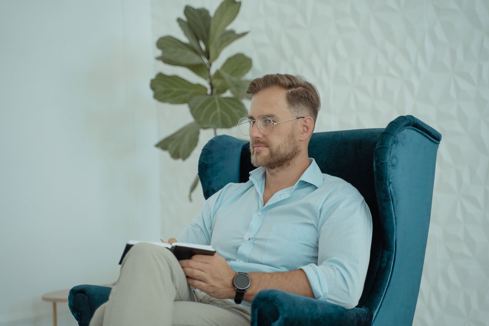 Calm counseling environment for reflection and support